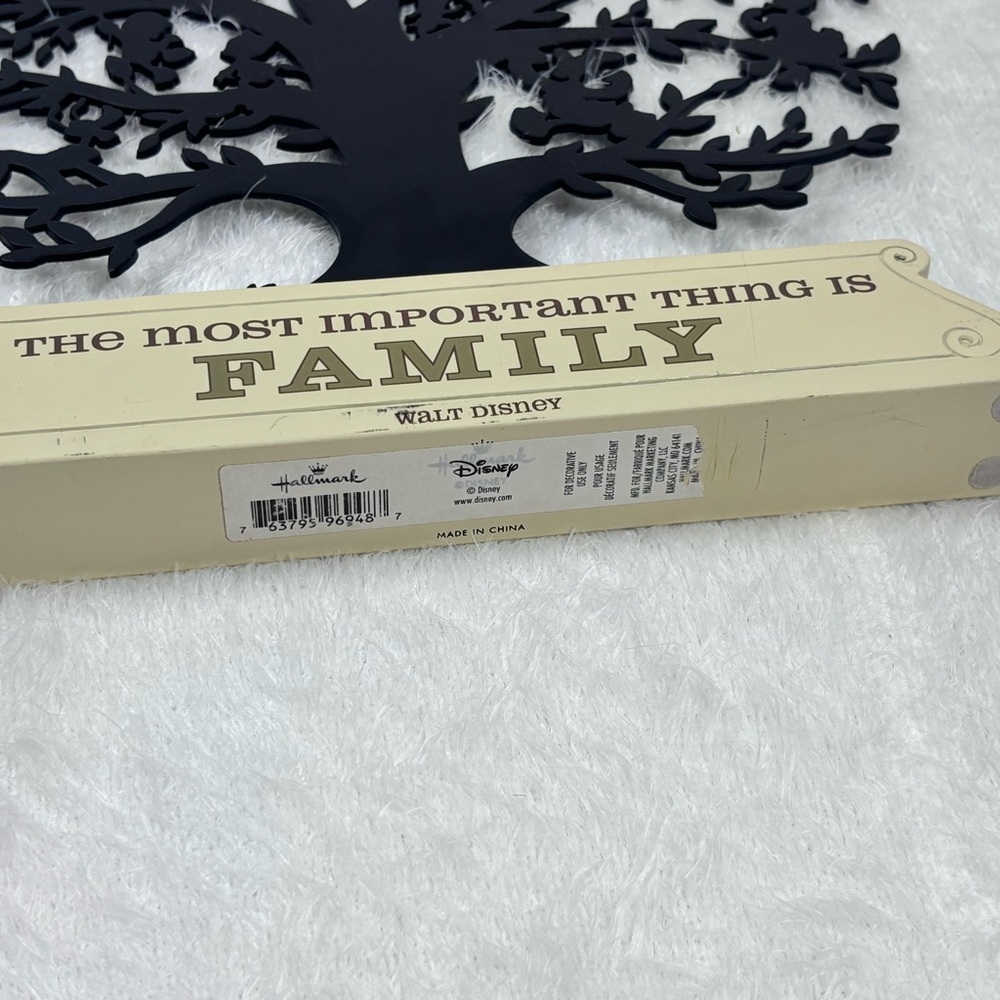 Hallmark Black Family Tree Wall Decor 🧑‍🧑‍🧒‍🧒🟰🏠 - Picture 5 of 9